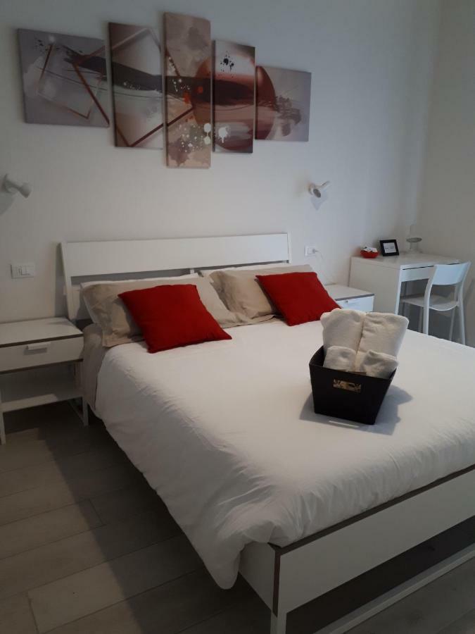Soleluna Fiera 6 Rooms Болонья Экстерьер фото